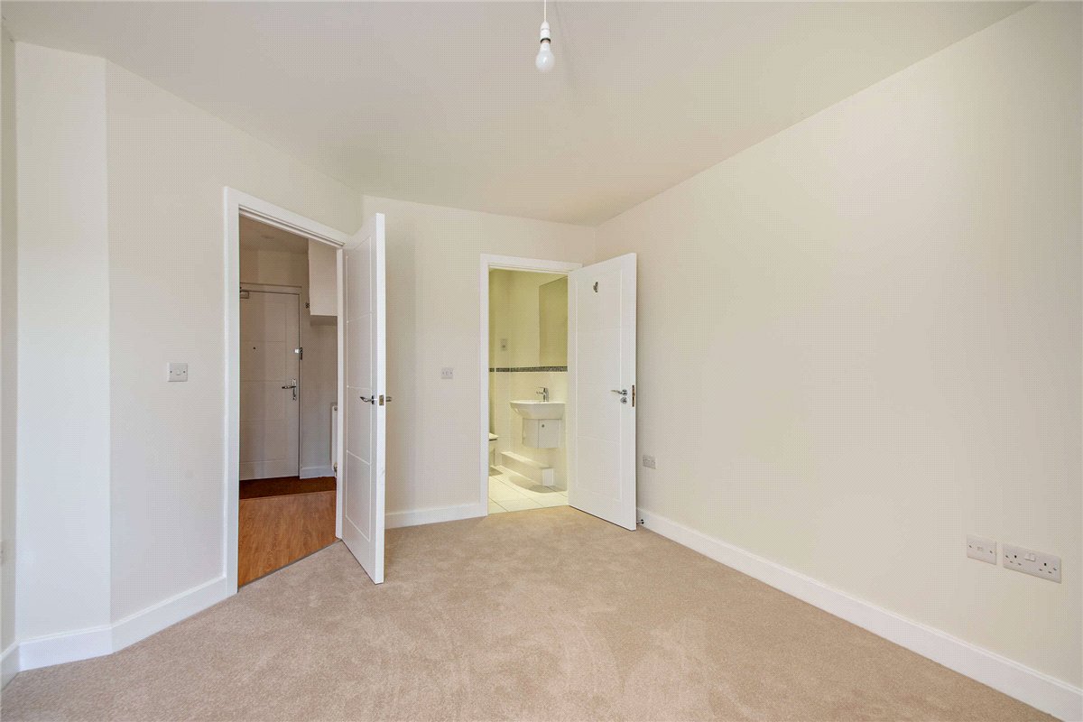 2 bedroom Flat, West Street, Newbury, RG14 - Sold STC, Image 8