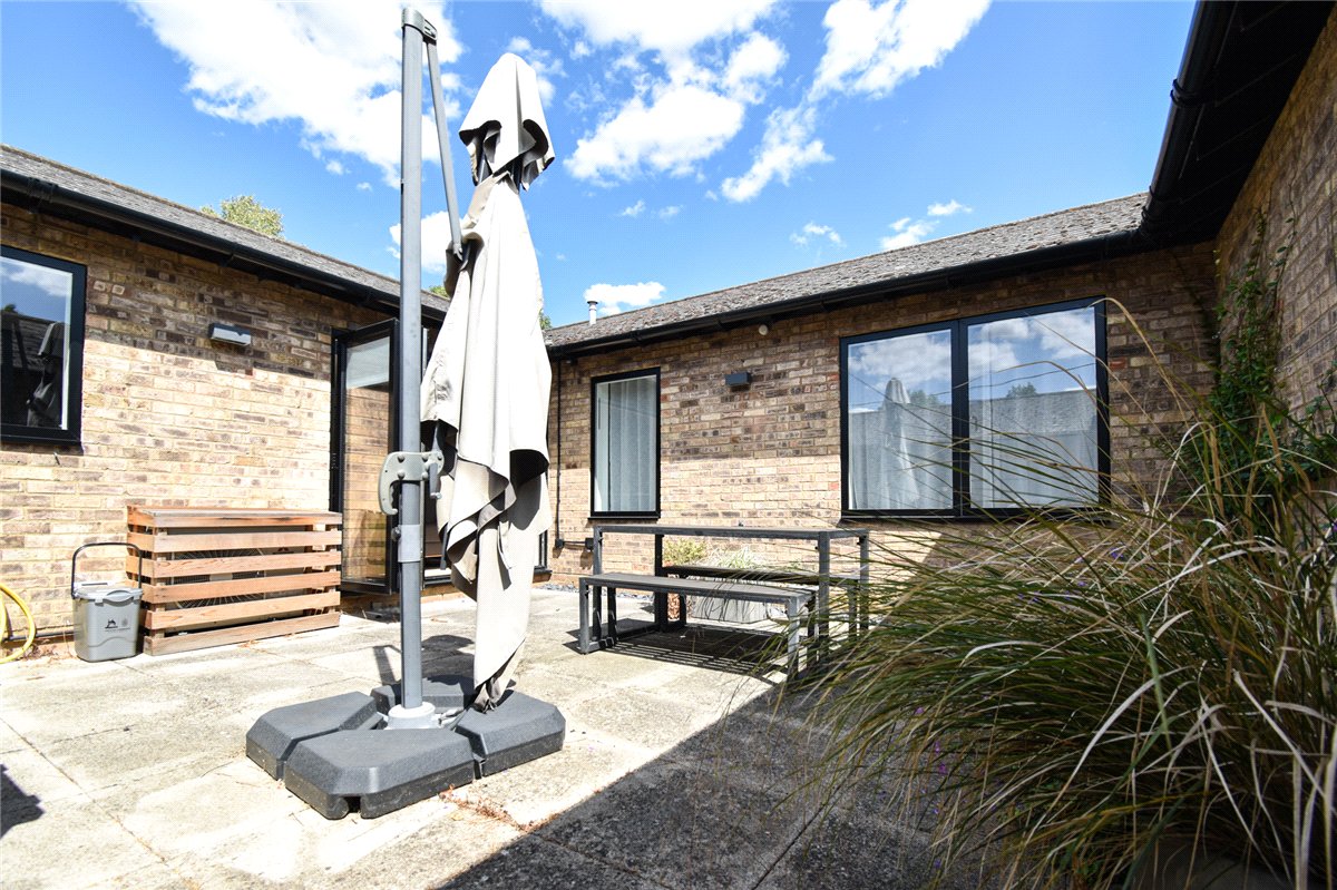 2 bedroom Bungalow, Lammas Field, Cambridge, CB3 - Available, Image 10
