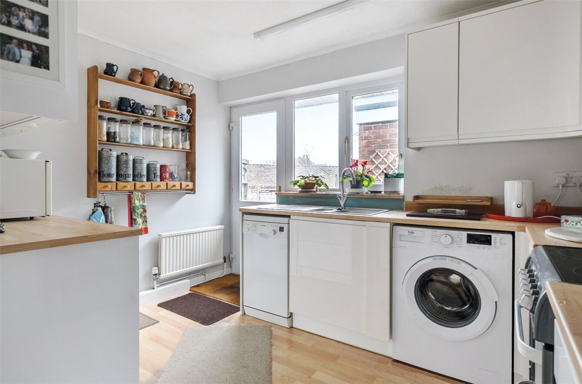 3 bedroom Bungalow, Vicarage Close, Marlborough, SN8 - Available, Image 7
