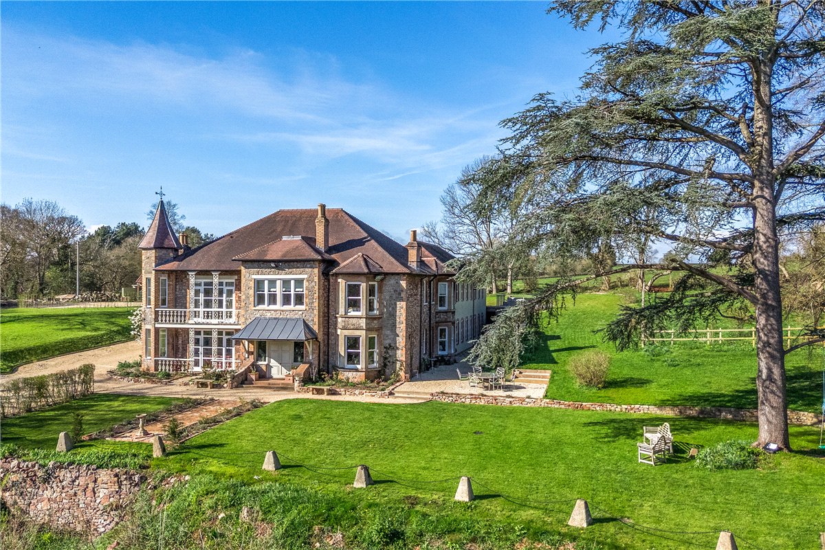 8 bedroom House, Rock Road, Wick, BS30 - Available