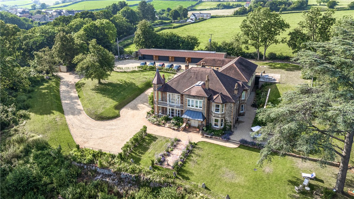 8 bedroom House, Rock Road, Wick, BS30 - Available