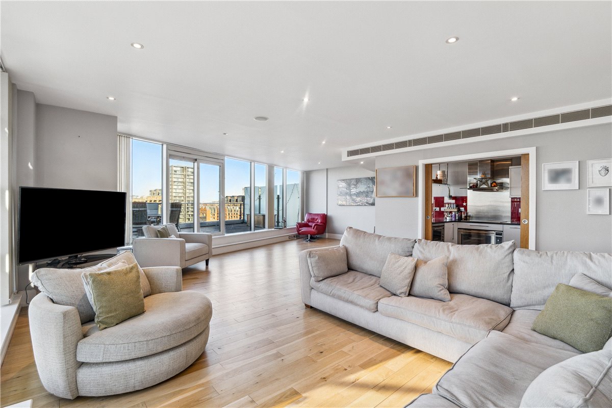 3 bedroom Flat, Commodore House, Battersea Reach, SW18 - Sold STC, Image 4