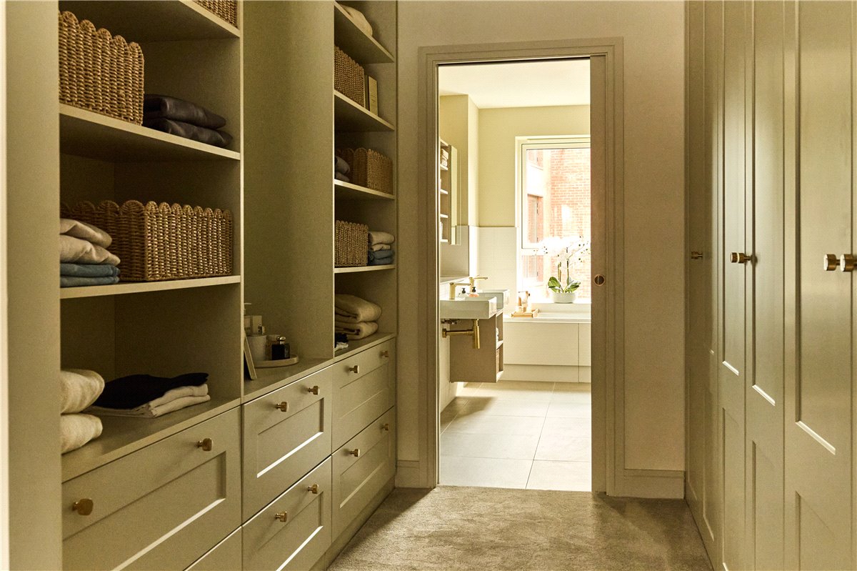 4 bedroom House, London Square Wandsworth Common, Springfield Drive, SW17 - Available, Image 7