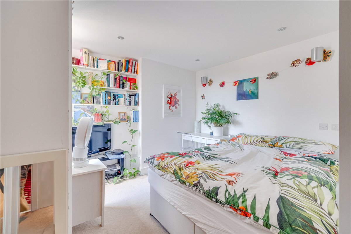 2 bedroom Flat, White Hart Lane, London, SW13 - Available, Image 9