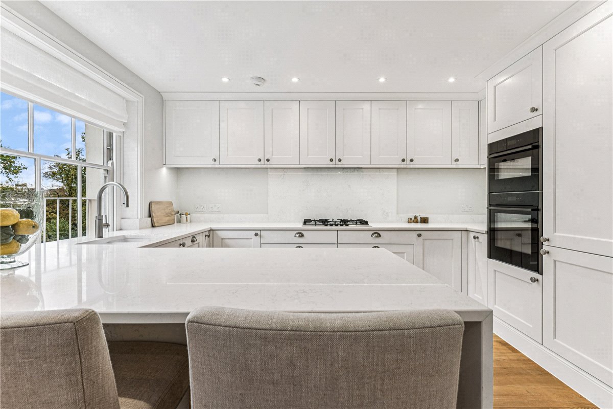 2 bedroom Flat, Warwick Square, London, SW1V - Available, Image 3