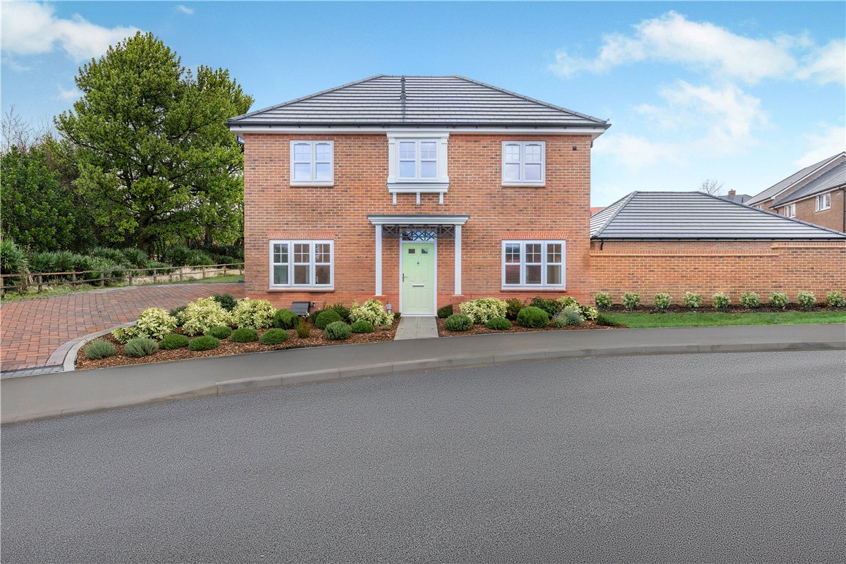 3 bedroom House, Princess Gardens, Bishops Green, RG20 - Available