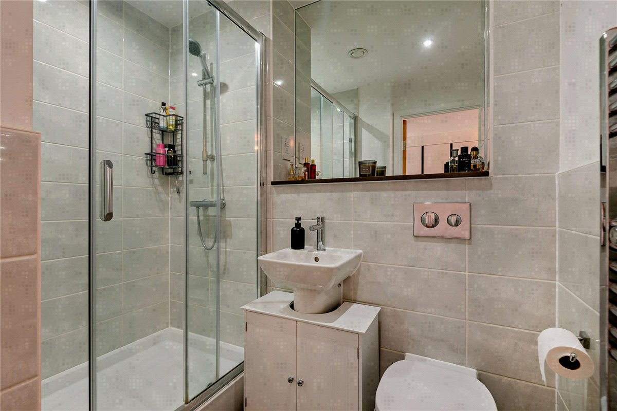 2 bedroom Flat, Racecourse Road, Newbury, RG14 - Available, Image 7