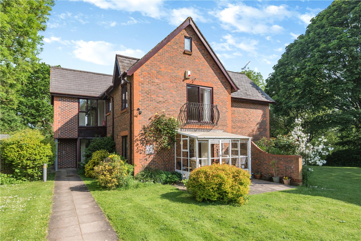 2 bedroom Flat, Old Parsonage Court, Otterbourne, SO21 - Available