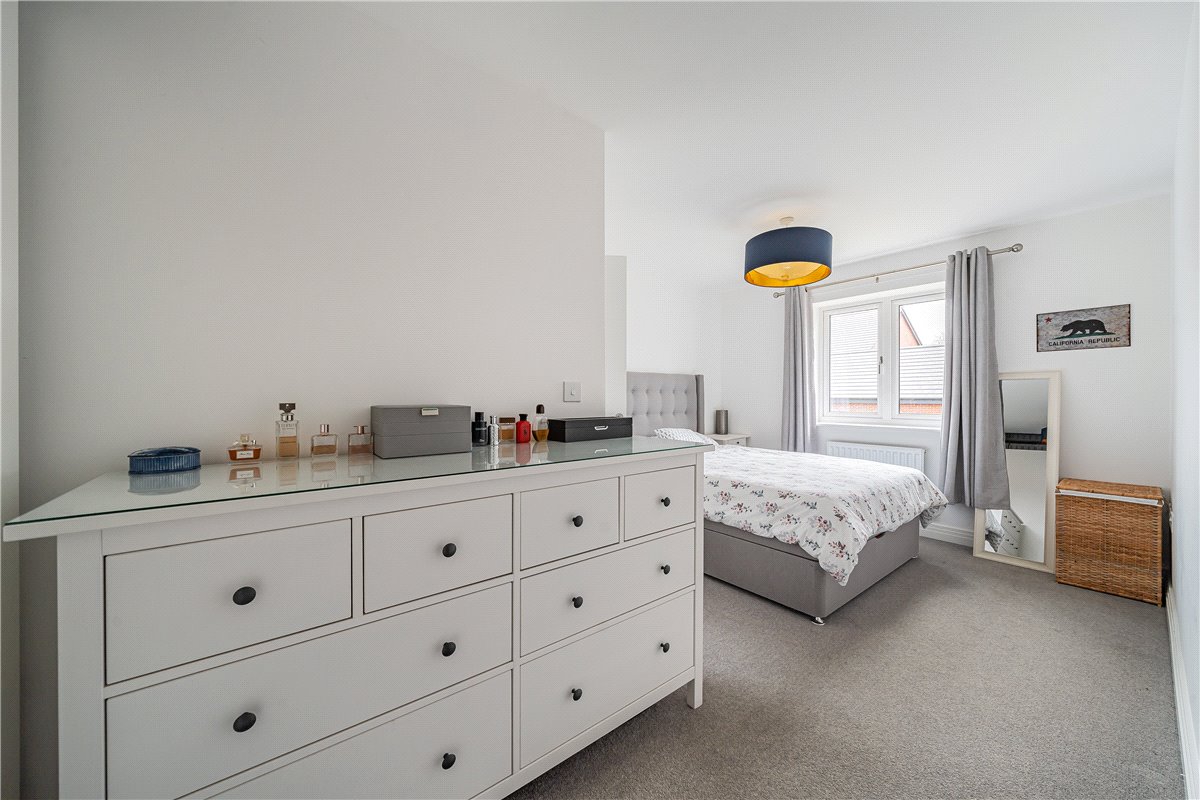 3 bedroom House, Fearnley Close, Glebe Farm, MK17 - , Image 11