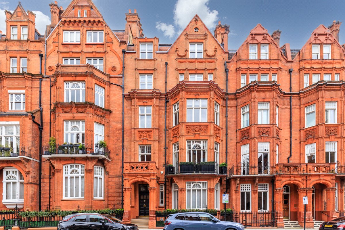 3 bedroom Flat, Pont Street, Knightsbridge, SW1X - Available, Image 2