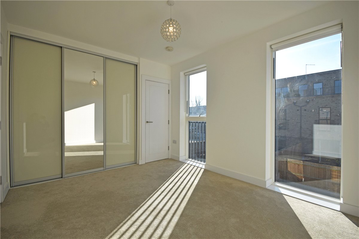 3 bedroom House, Lilywhite Drive, Cambridge, CB4 - , Image 2