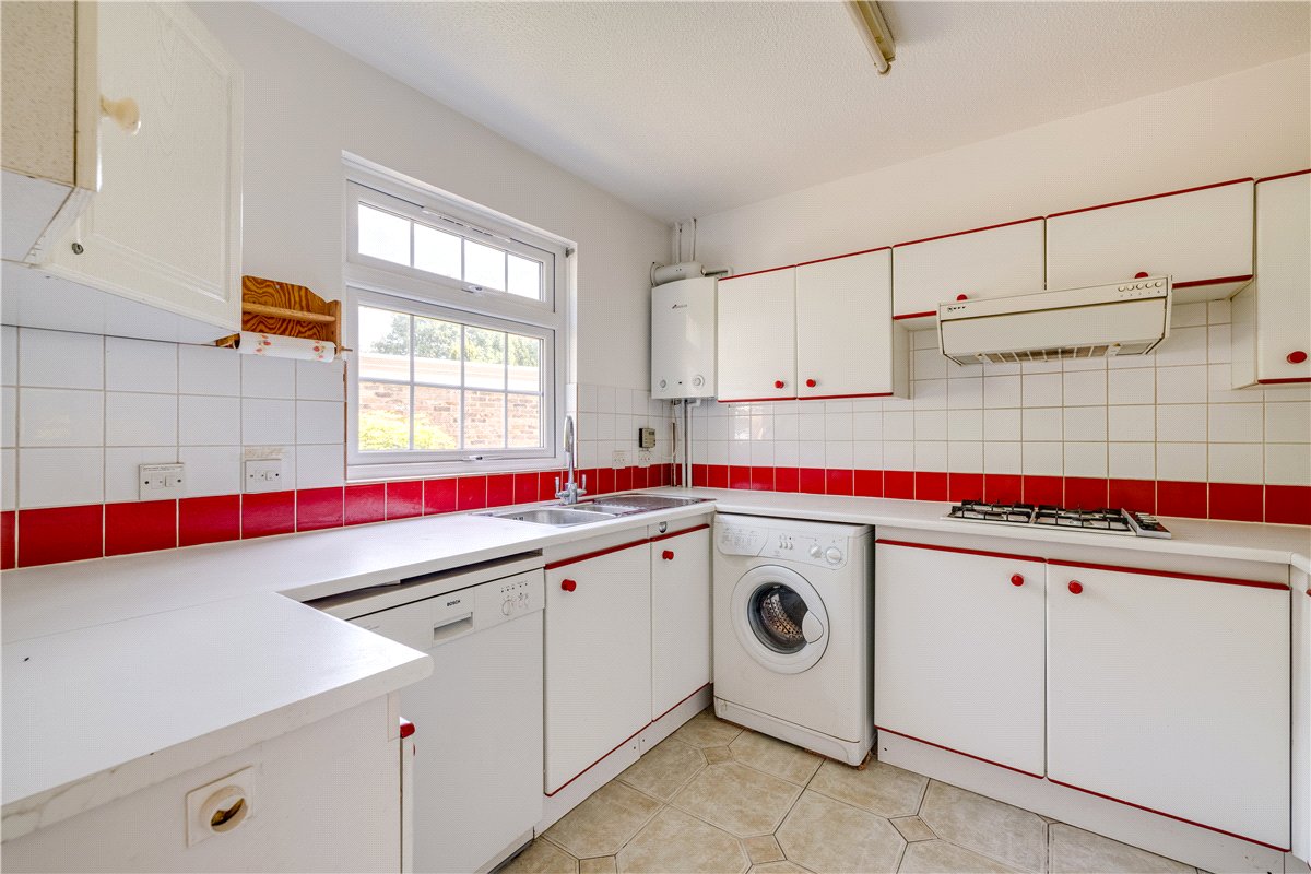 3 bedroom House, Balfour Place, London, SW15 - Available, Image 2
