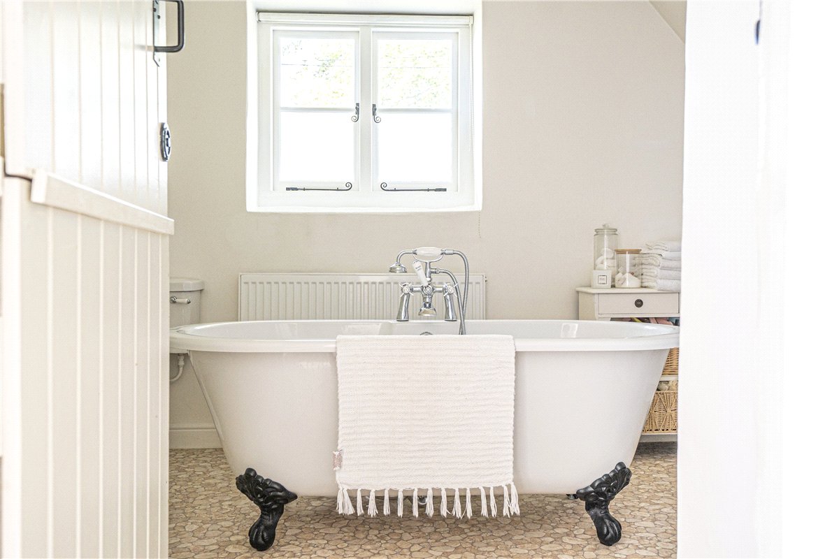 2 bedroom Cottage, Kilmeston, Alresford, SO24 - Available, Image 12