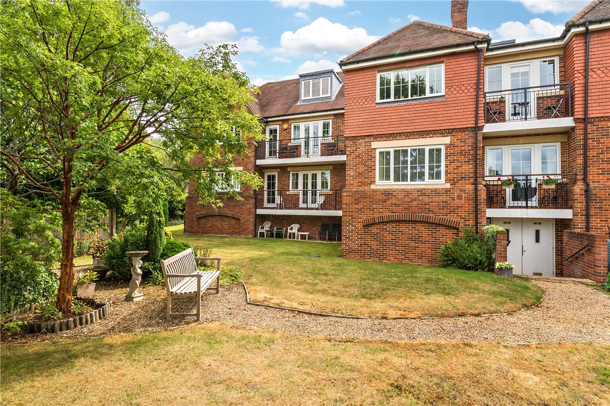 3 bedroom Flat, Woodridge, Newbury, RG14 - 