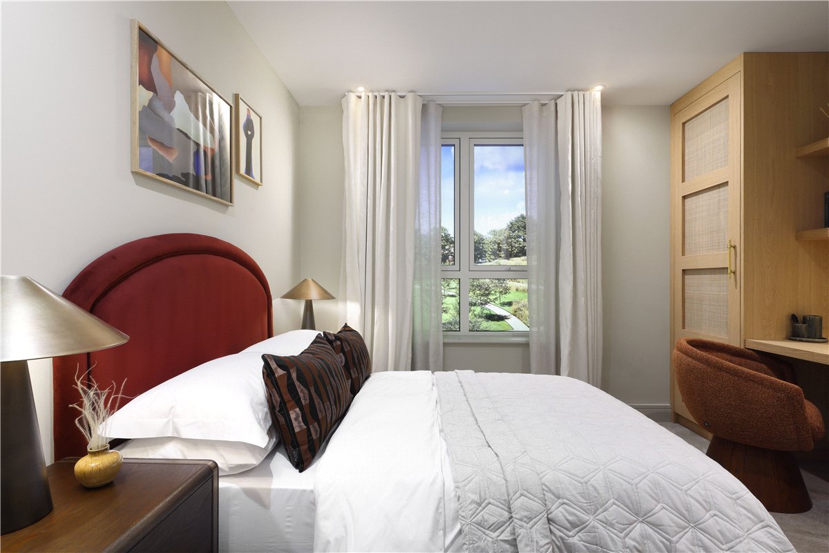 3 bedroom Flat, London Square Wandsworth Common, Springfield Drive, SW17 - Available, Image 5