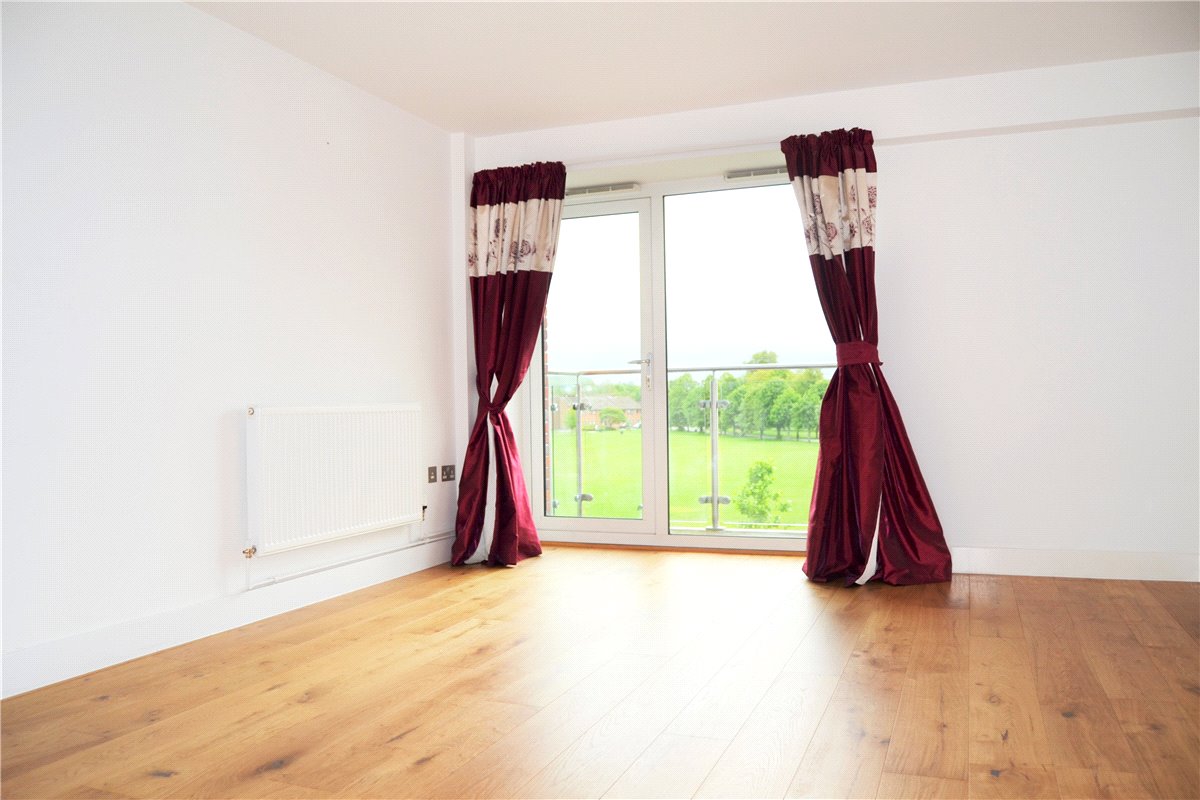2 bedroom Flat, Park Way, Newbury, RG14 - Let Agreed, Image 1