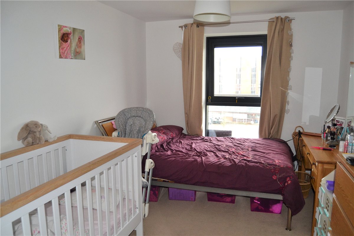 2 bedroom Flat, Racecourse Road, Newbury, RG14 - , Image 8