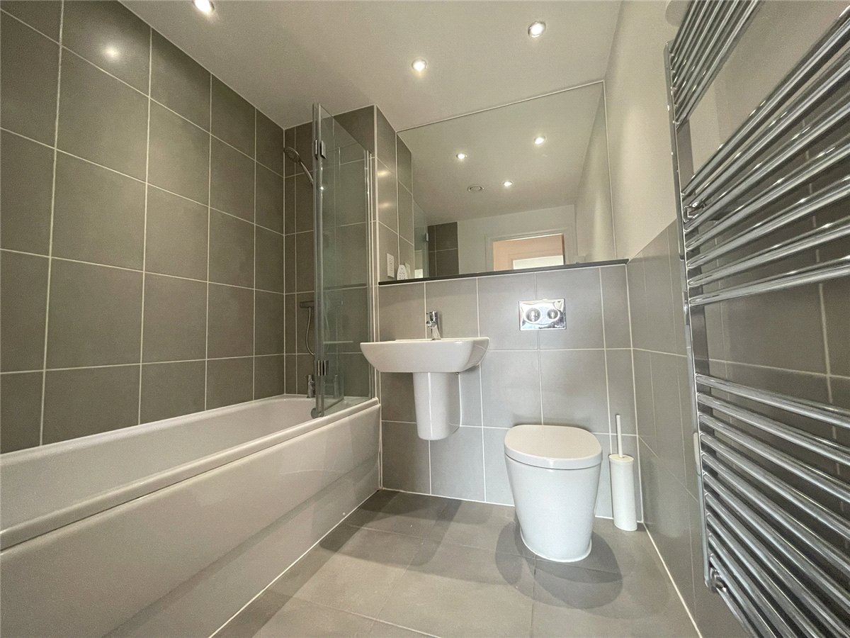 2 bedroom Flat, Racecourse Road, Newbury, RG14 - , Image 8