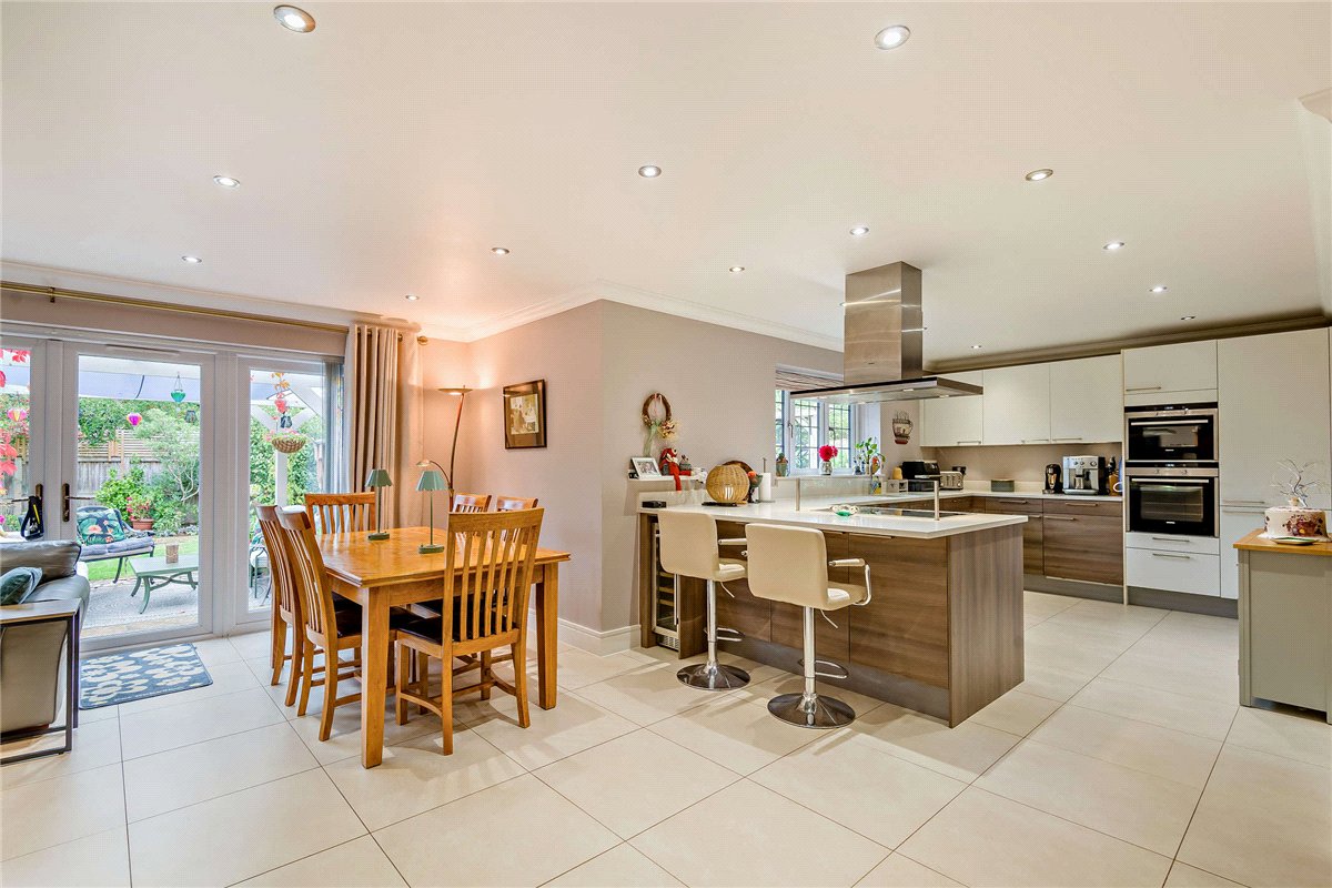 6 bedroom House, Monks Lane, Newbury, RG14 - Available, Image 1