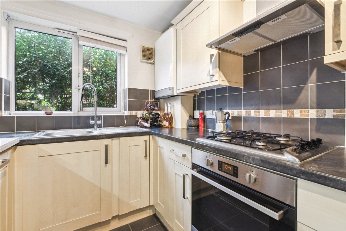 2 bedroom Flat, St. James's Drive, London, SW12 - Sold, Image 6