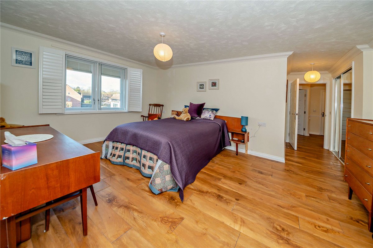 2 bedroom Flat, West Street, Newbury, RG14 - Available, Image 3