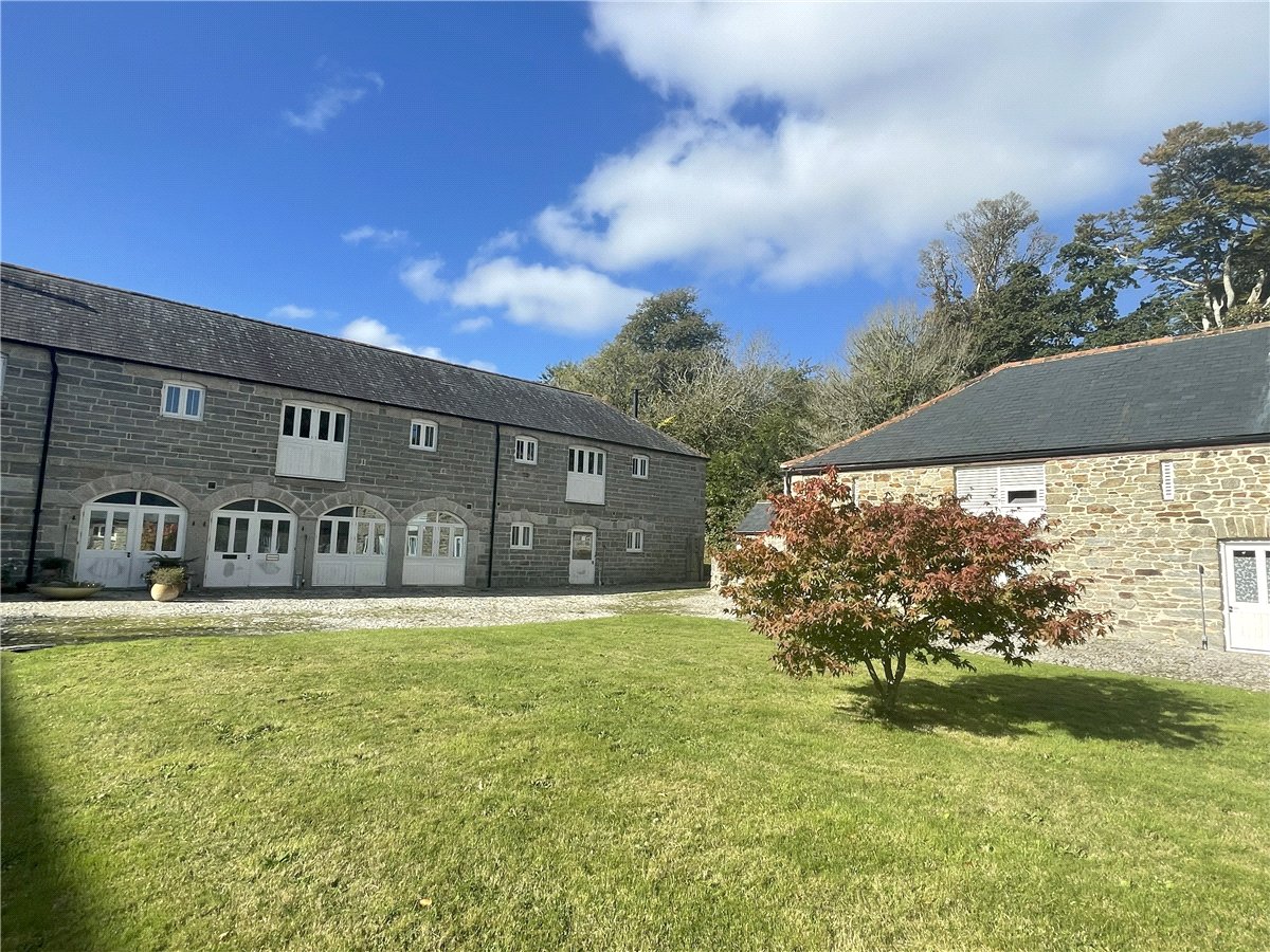3 bedroom Flat, St. Gluvias, Penryn, TR10 - Available