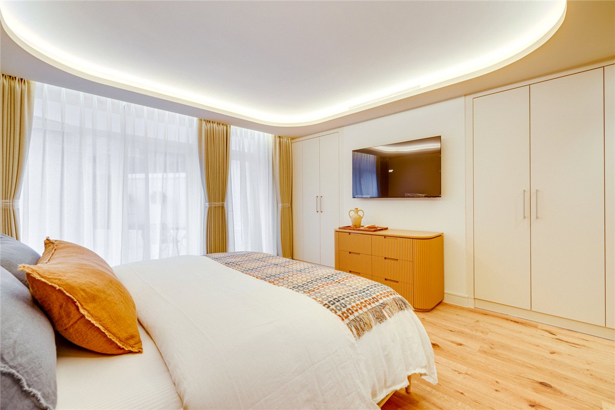 2 bedroom Flat, Hans Crescent, Knightsbridge, SW1X - Available, Image 13