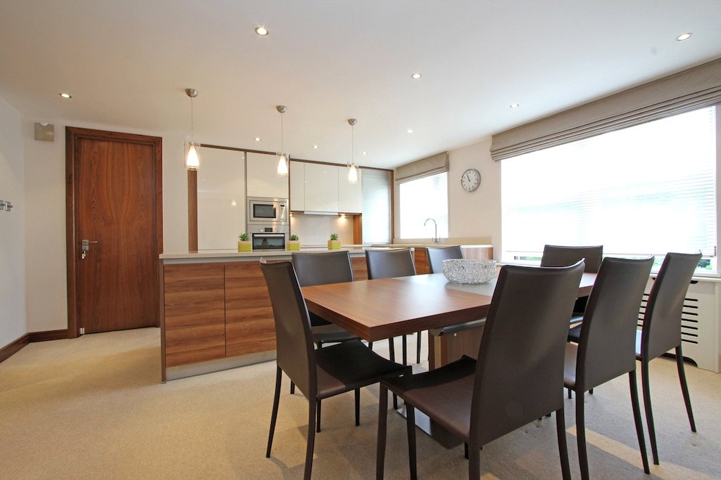 3 bedroom Flat, Kingston House South, Ennismore Gardens, SW7 - Available