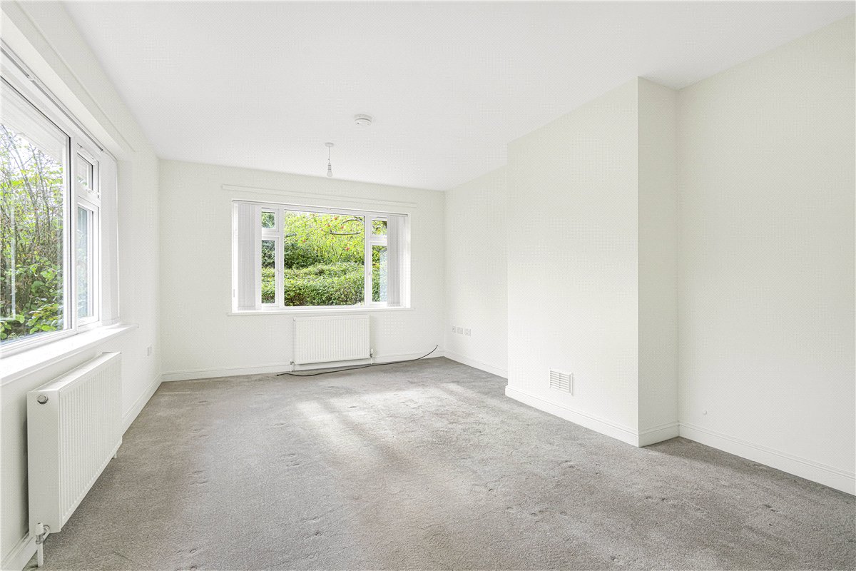 3 bedroom Bungalow, Cromwell Lane, Burton Green, CV8 - Available, Image 2