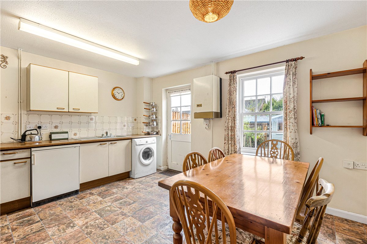 2 bedroom House, Aubrey Close, Marlborough, SN8 - Available, Image 1