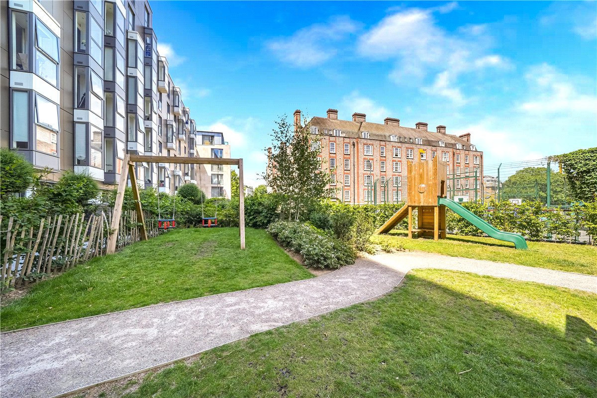 3 bedroom Flat, Gatiff Road, Pimlico, SW1W - Available, Image 17