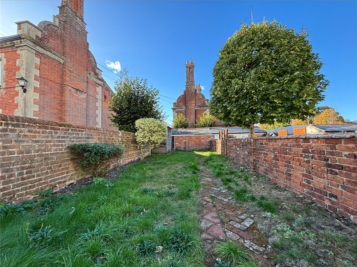 3 bedroom House, Eastgate Street, Winchester, SO23 - Available, Image 9