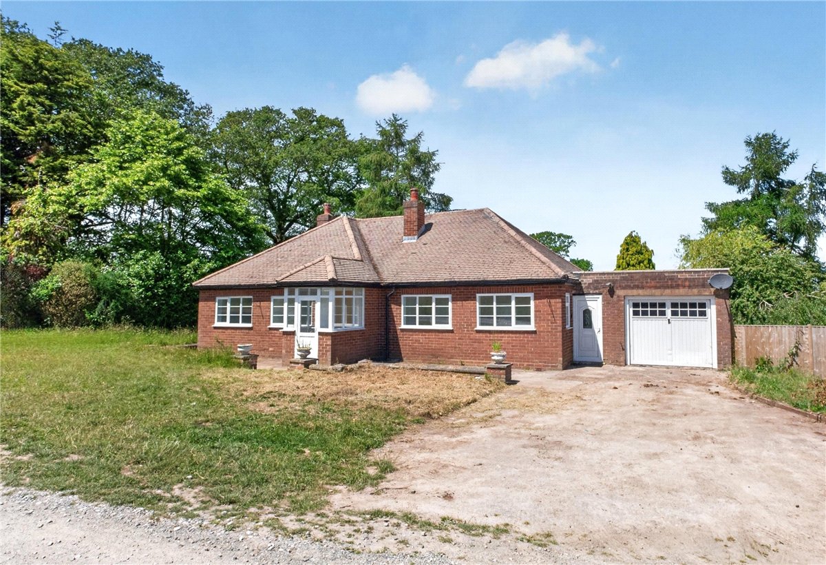 3 bedroom Bungalow, Tamworth Road, Lichfield, WS14 - Let Agreed