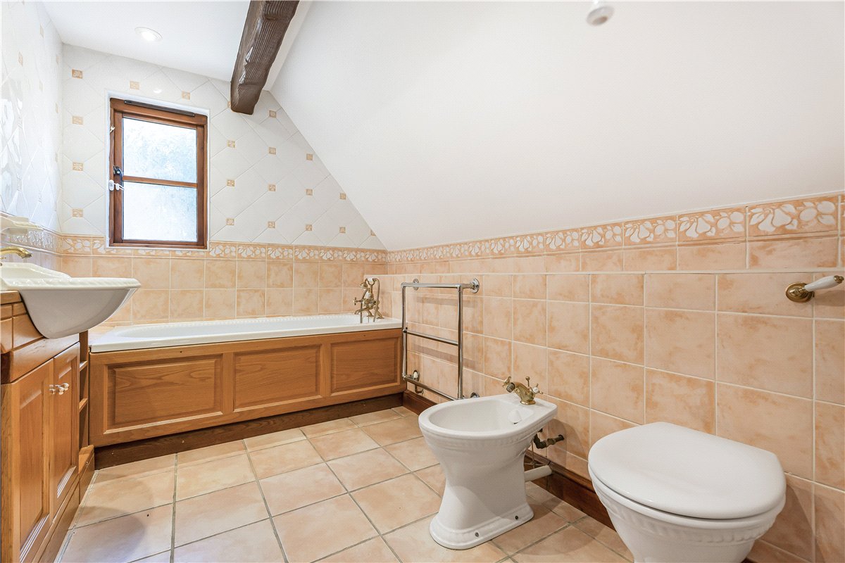 3 bedroom House, London Road, Wendover, HP22 - Available, Image 13