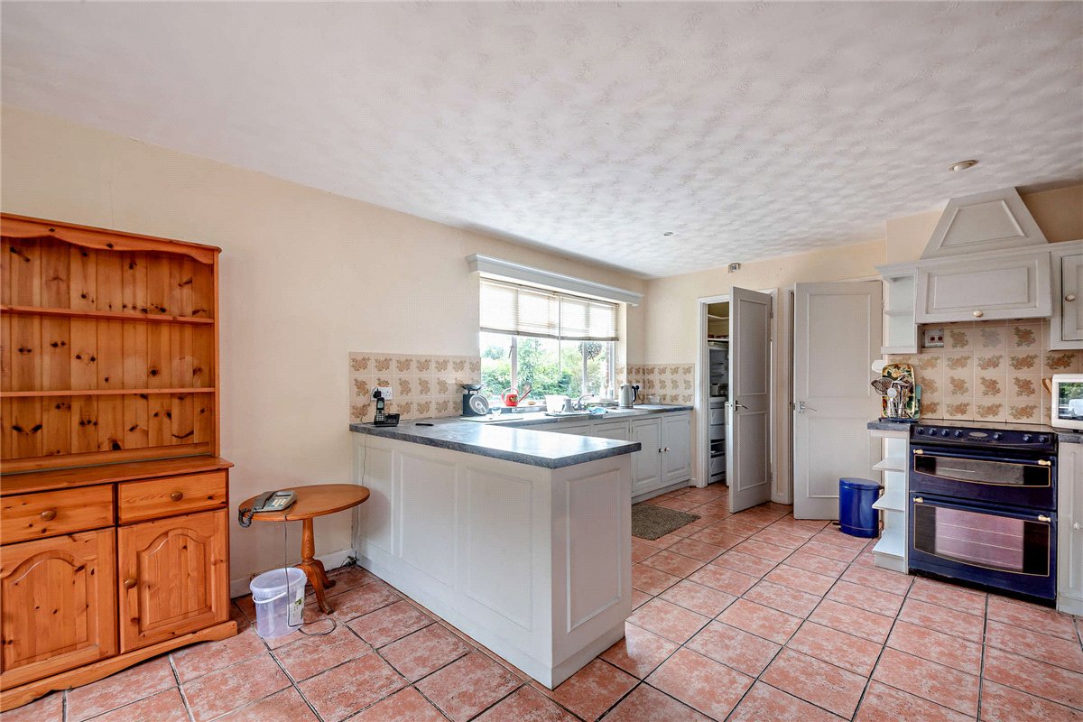 2 bedroom House, Hamstead Marshall, Newbury, RG20 - Available, Image 2