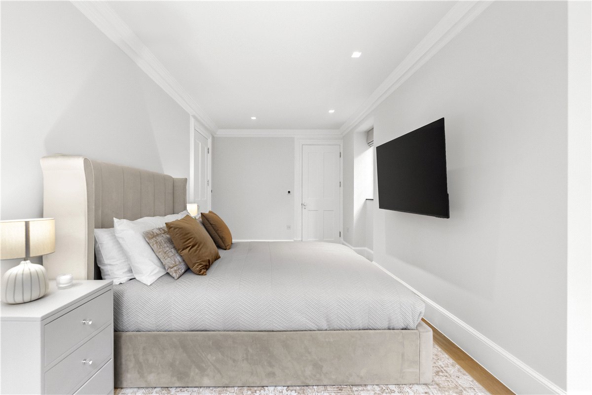 2 bedroom Flat, Cadogan Square, Chelsea, SW1X - Available, Image 10