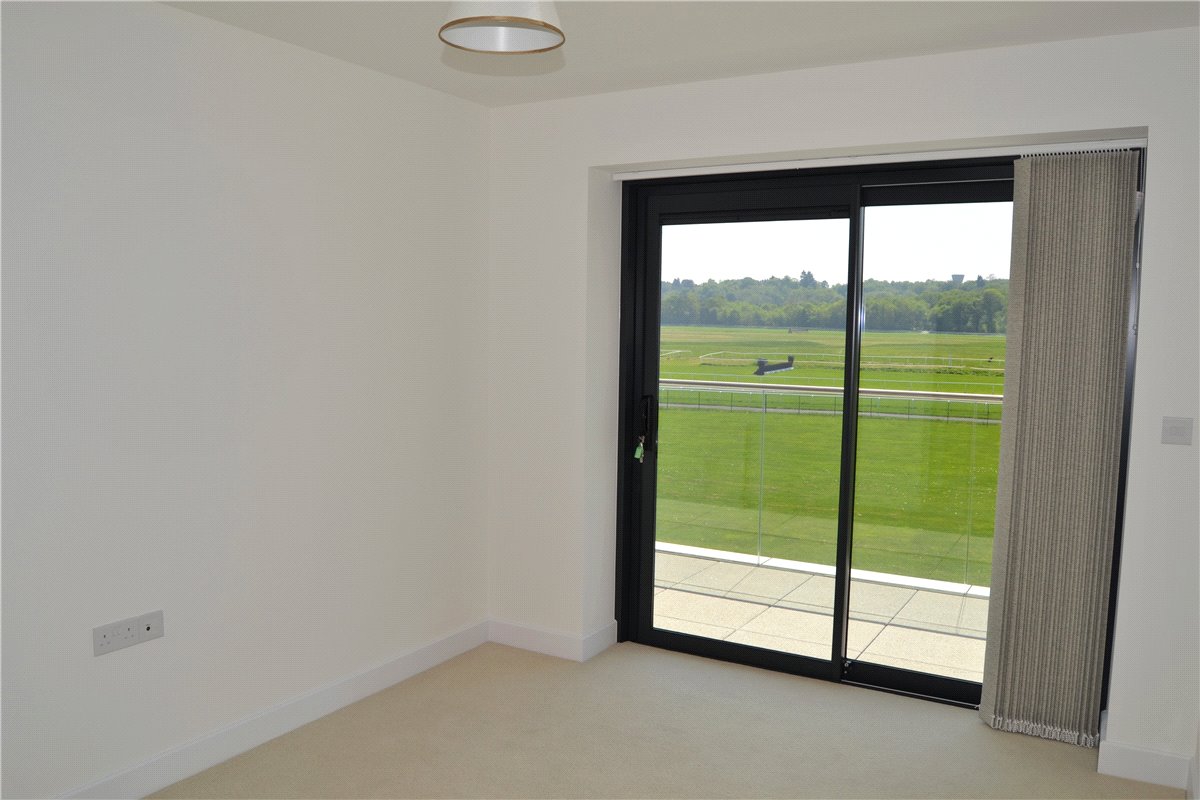 2 bedroom Flat, Kingman Way, Newbury, RG14 - , Image 6