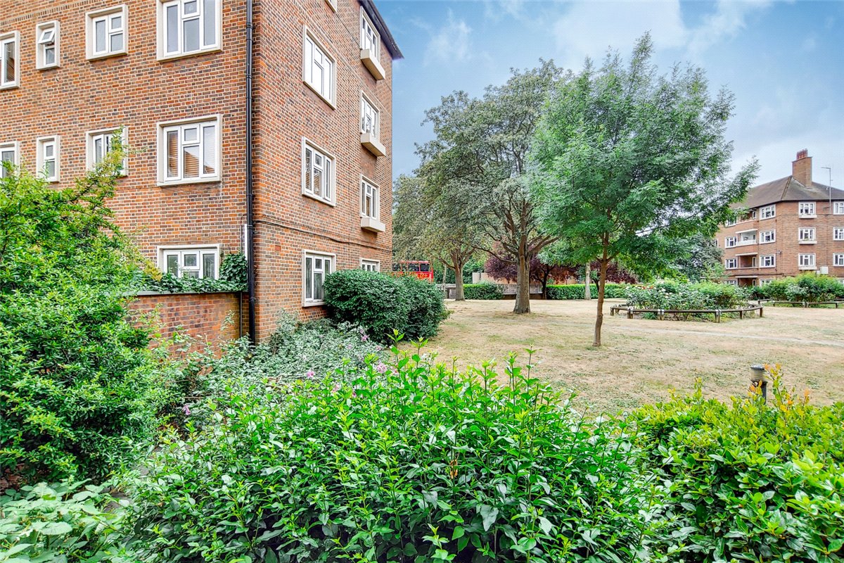 2 bedroom Flat, The Willoughbys, London, SW14 - Let Agreed, Image 1