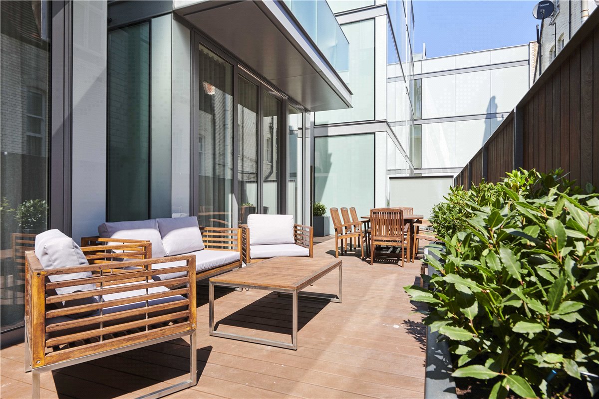 3 bedroom Flat, Duke Street, Mayfair, W1K - Available, Image 2