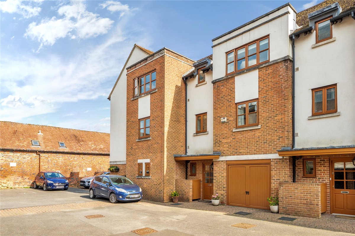 3 bedroom House, Cromwell Court, Marlborough, SN8 - Available