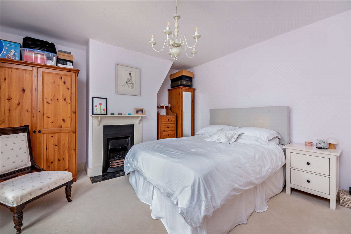 3 bedroom House, Inkpen Road, Kintbury, RG17 - Available, Image 2