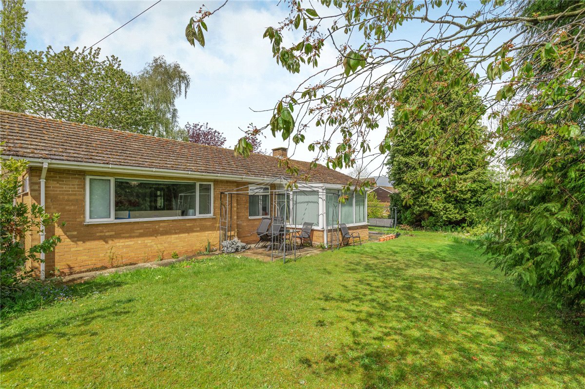 3 bedroom Bungalow, Main Street, Great Brington, NN7 - Sold