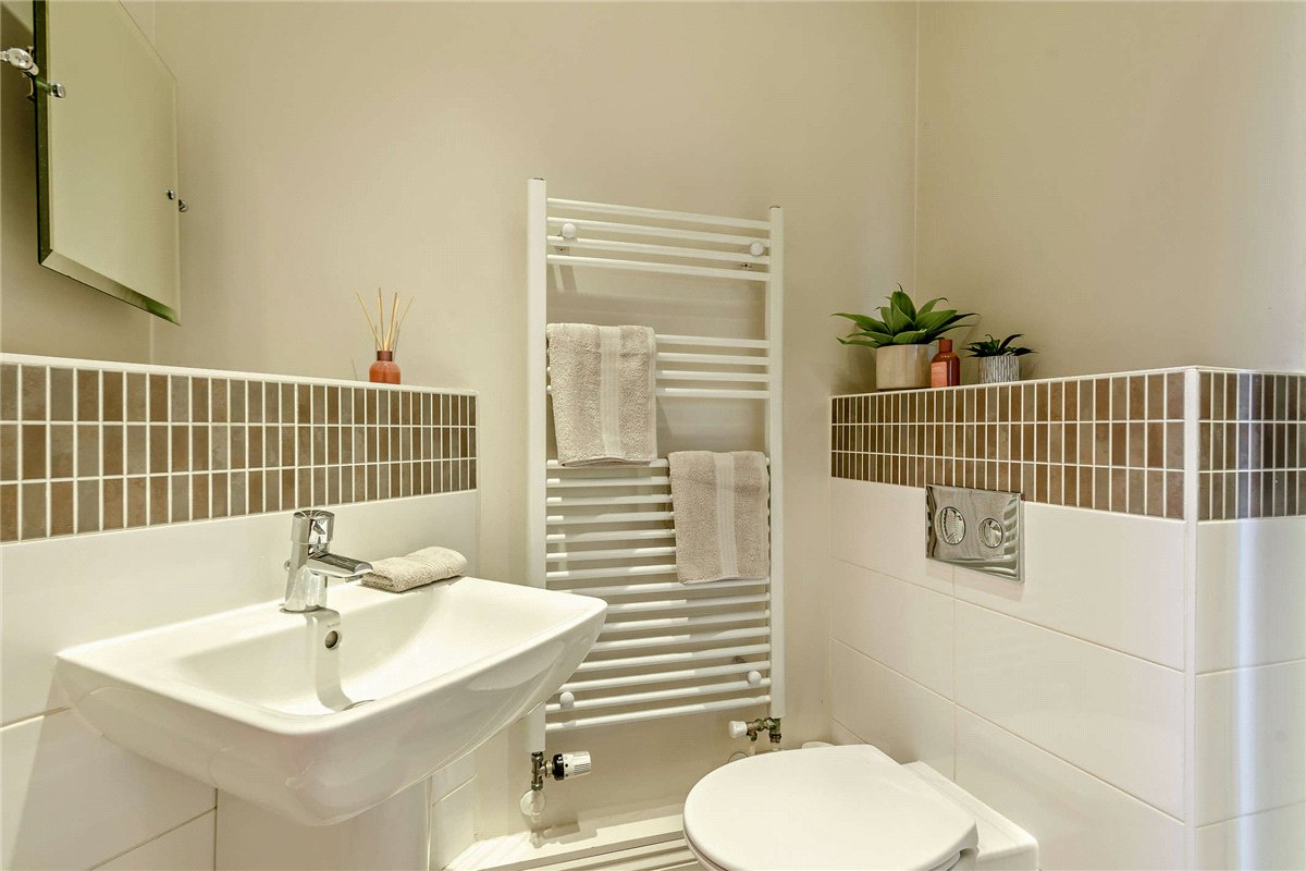 1 bedroom Flat, Ireland Drive, Newbury, RG14 - Available, Image 1