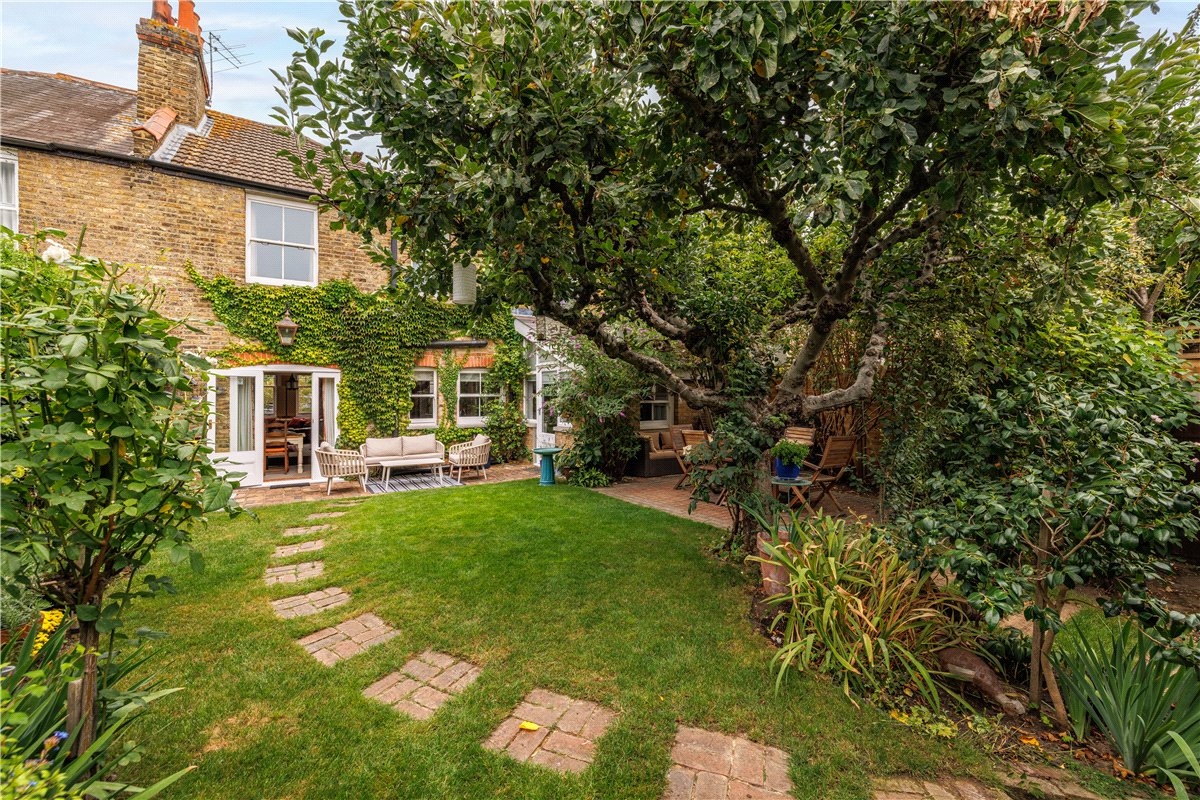 3 bedroom House, First Avenue, London, SW14 - Available, Image 13