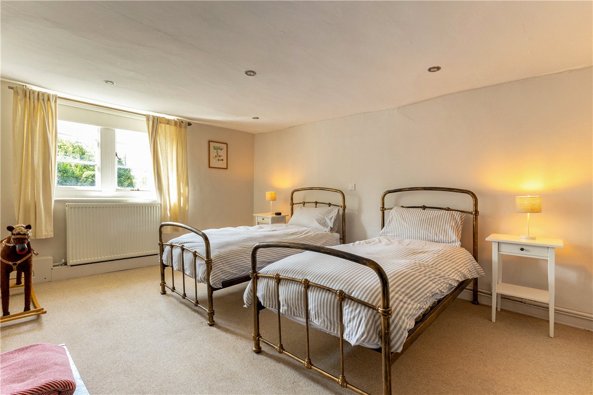 3 bedroom House, West Street, Aldbourne, SN8 - Available, Image 13