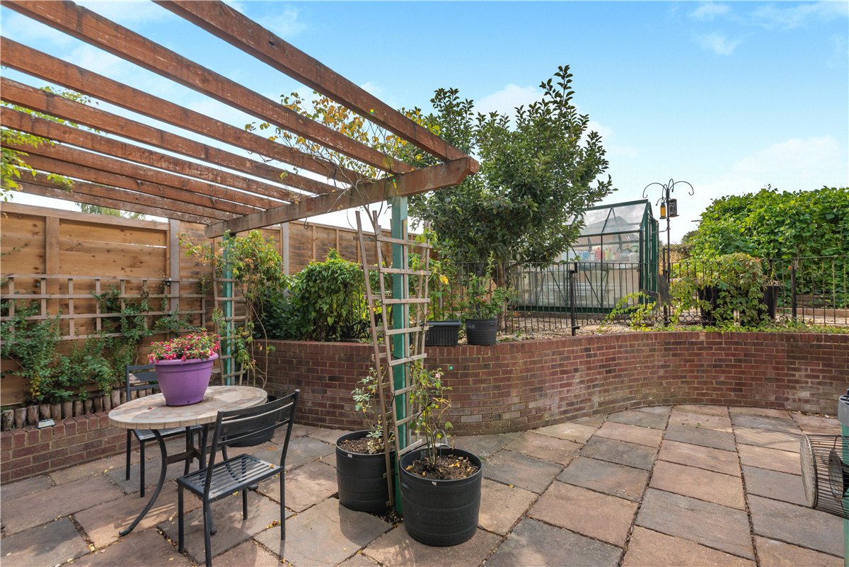 3 bedroom House, Roberts Road, Barton Stacey, SO21 - Available, Image 9