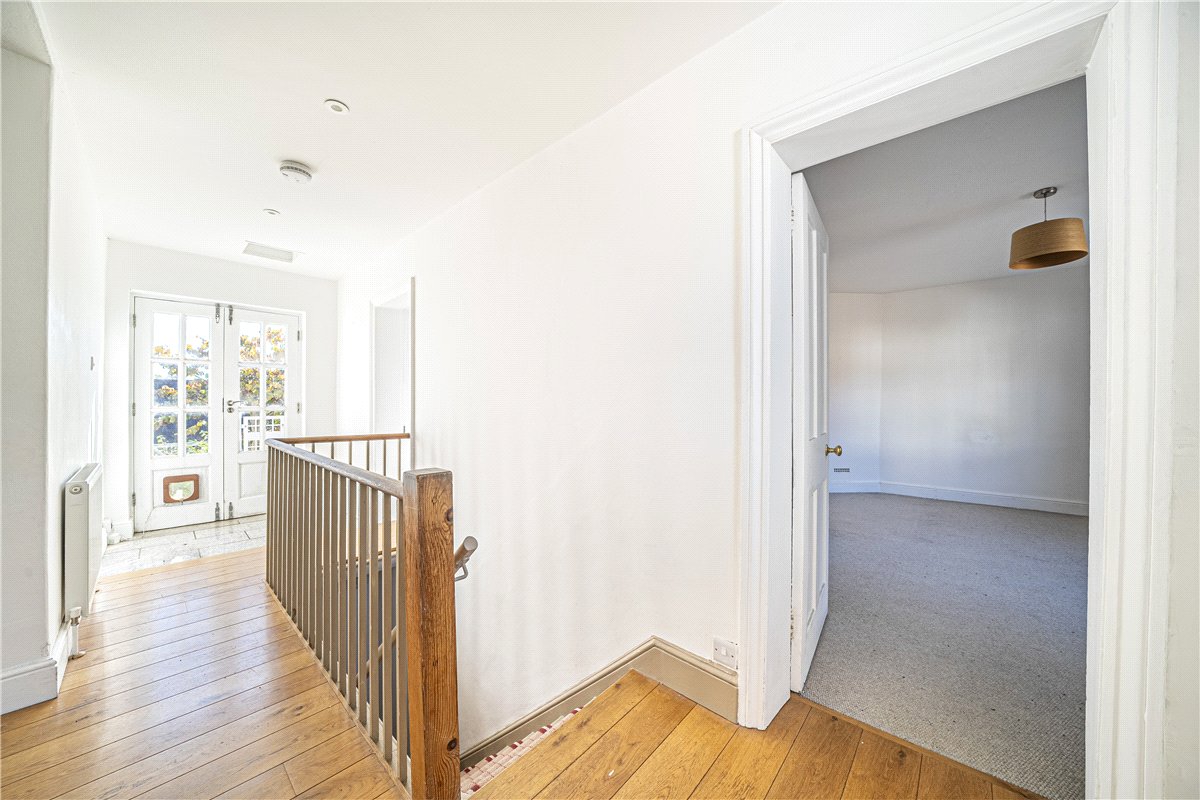 3 bedroom Flat, Hyde Street, Winchester, SO23 - Available, Image 11