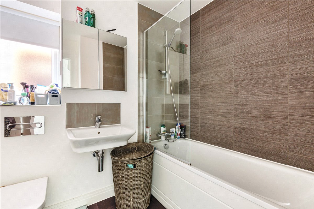 3 bedroom House, Fearnley Close, Glebe Farm, MK17 - Let Agreed, Image 5