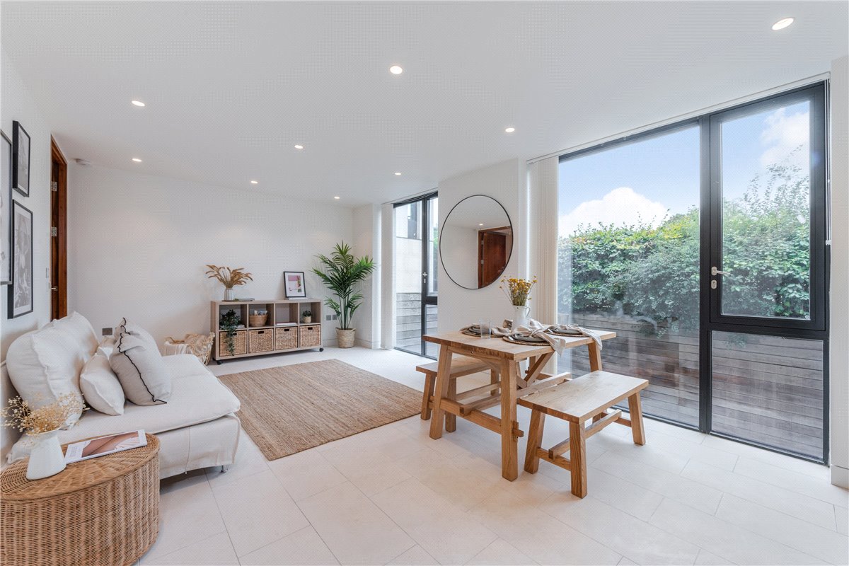 1 bedroom Flat, Oval Road, London, NW1 - Available