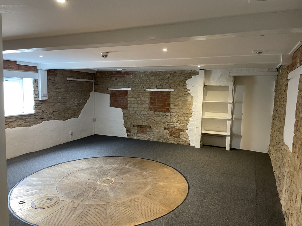 2432 Sq Ft, Eagle Industrial Estate, Witney, OX28 - Available